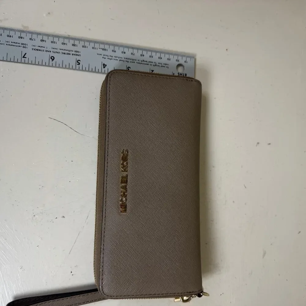 Michael Kors Large Pebbled Leather Continental Wallet Wristlet Taupe EUC